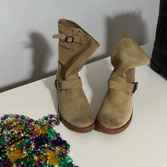 Frye boots 8 1/2 B tan ladies boots worn twice - Picture 1 of 3